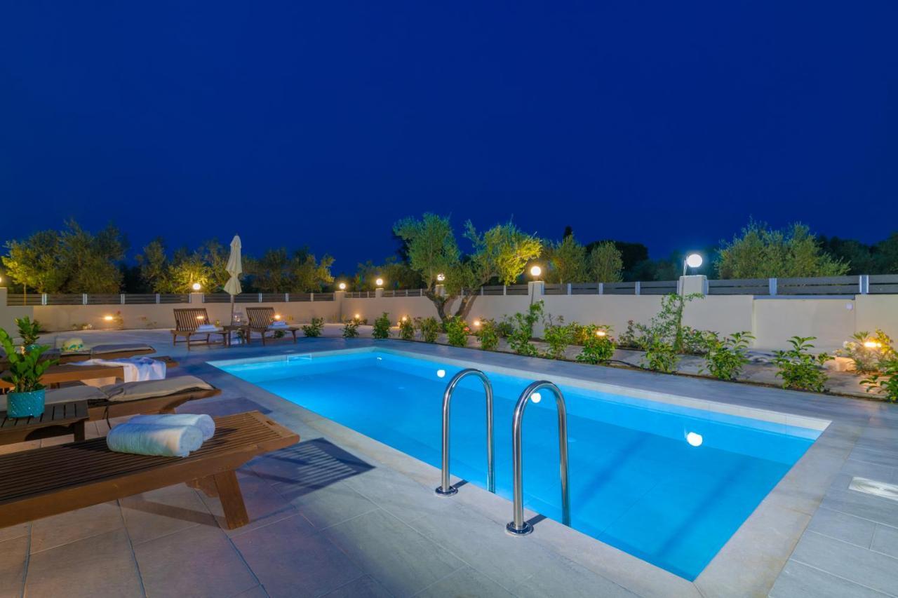Milk And Honey Residence Romirion Exterior photo
